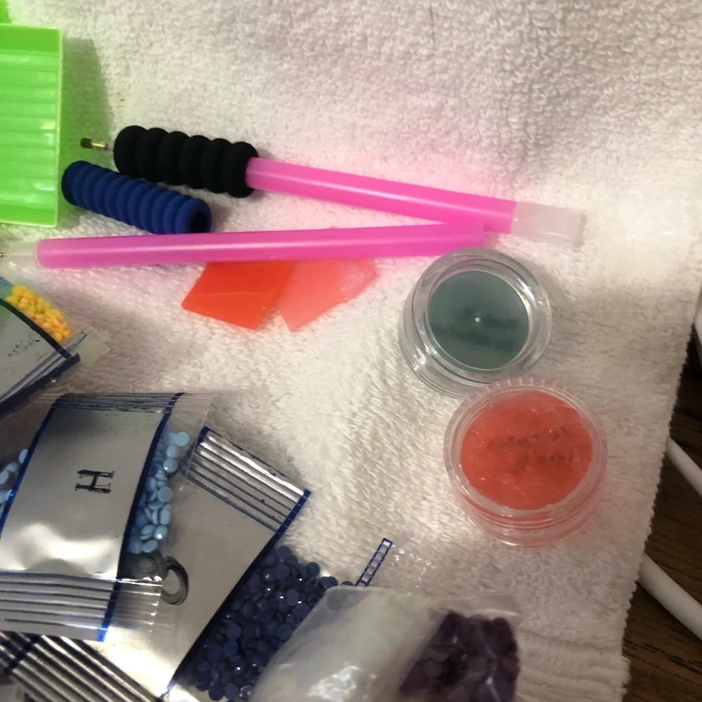 Diamond Dots remaining extra drills, sorting trays, wax bundle